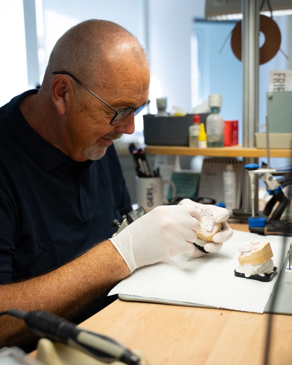 Arbeit im eigenen Dentallabor der VasiClinic